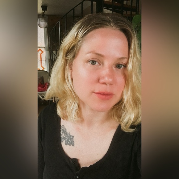 Meet your Posher, Dani - Picture 2 of 2